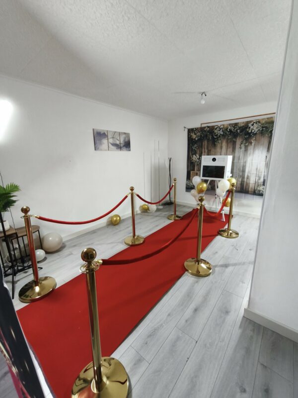 Location ensemble tapis rouge, poteaux de guidage et décoration événementielle (idéal pour le photoBooth) – Image 2