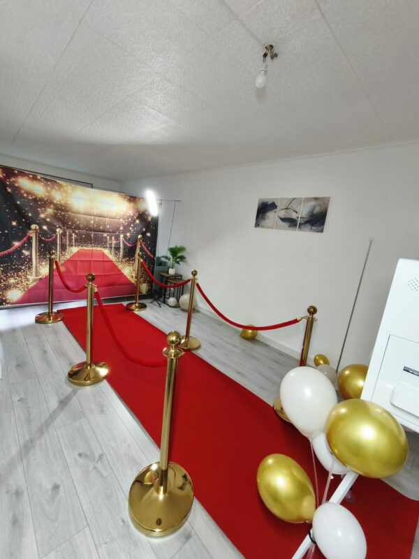 Location tapis rouge & potelets dorés
