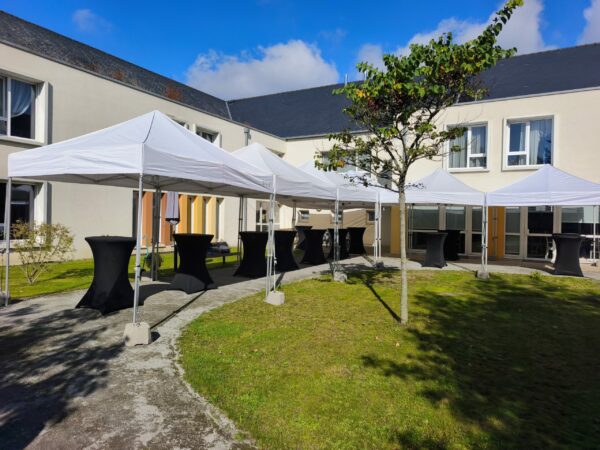 Tente 6x12m assemblage de 3 tentes 6x4m